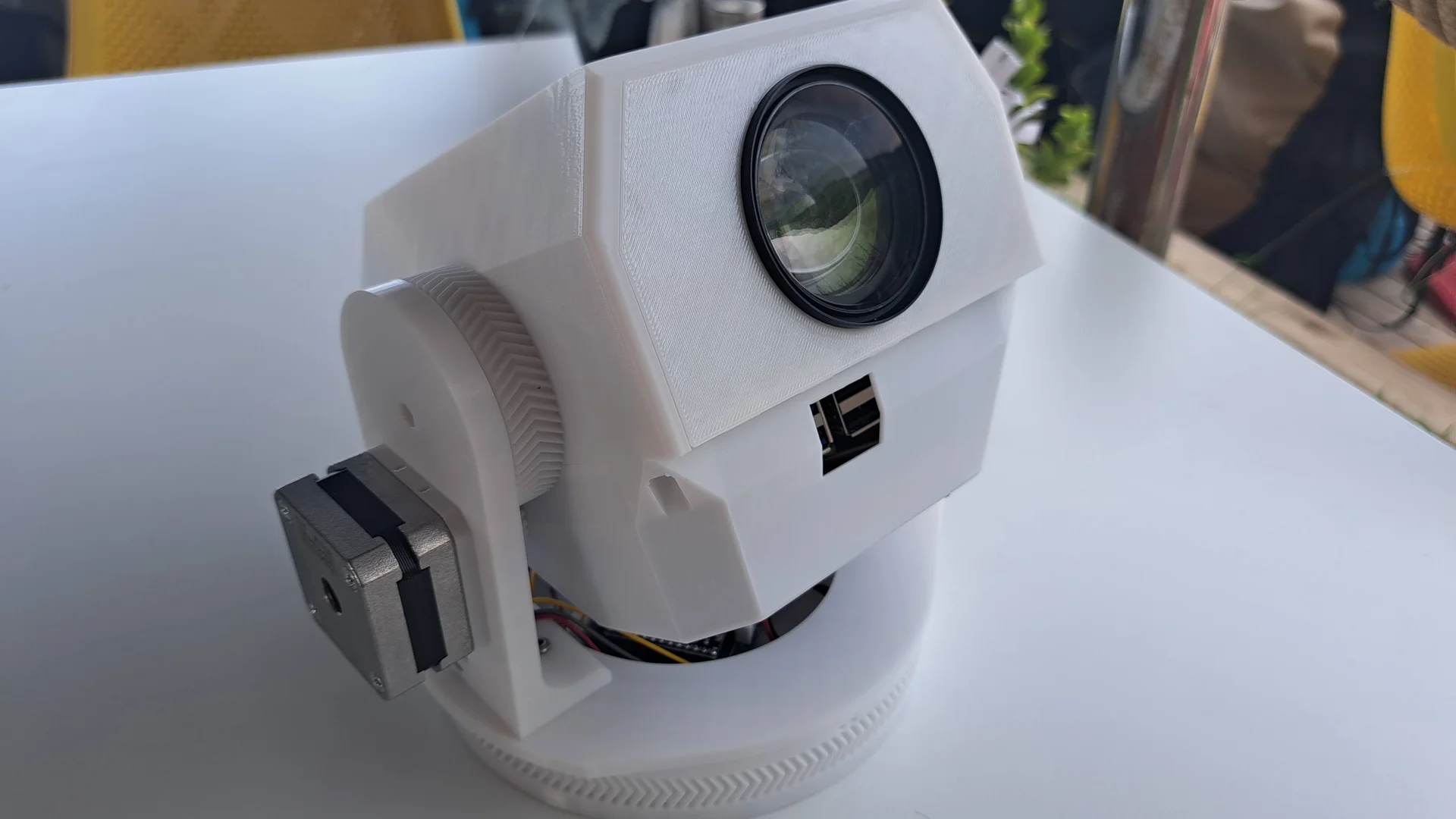 reacro camera tracking system side view